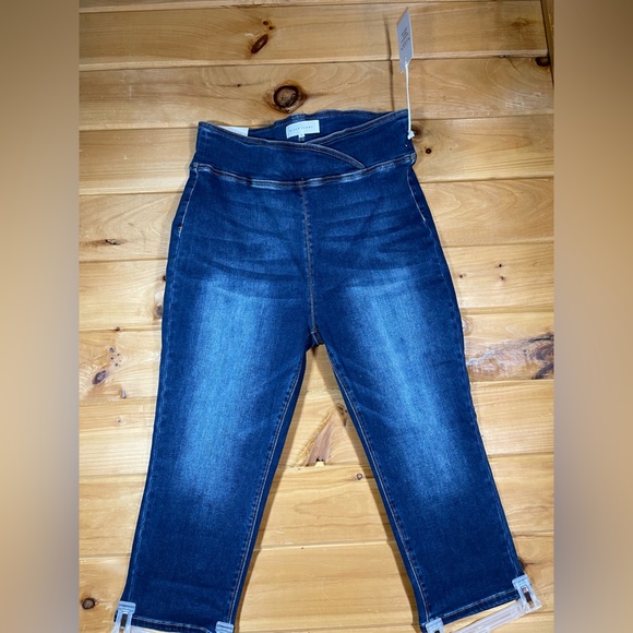 NWT RISEN CROSS WAIST PULL ON CAPRI JEANS DARK WASH 1XL - Picture 2 of 7